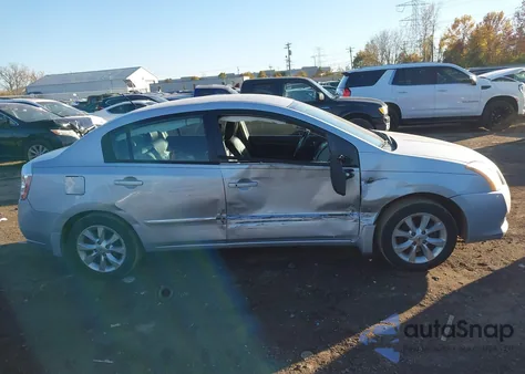 2010 Nissan Sentra 2.0Sl z USA, uszkodzony, nr VIN 3N1AB6APXAL659093